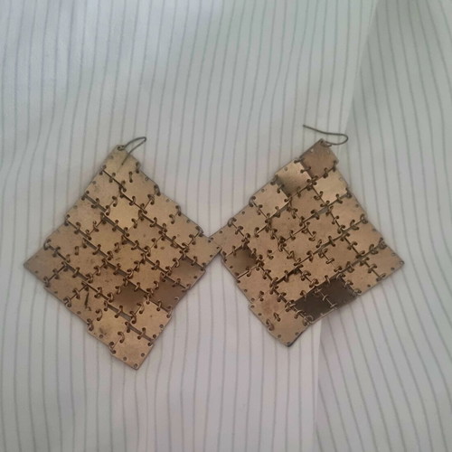 Rhombus earrings used
