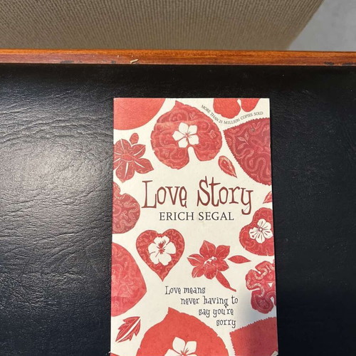 Βιβλίο Love Story Erich Segal σαν καινούργιο, αγγλικά