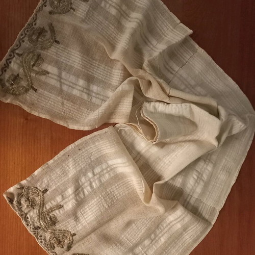 Soufli silk tsevres used with gold thread