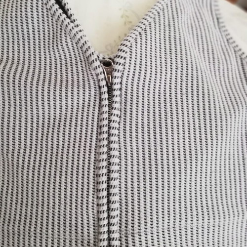 Zara crop top with zipper medium, like new, black and white