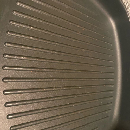 Grill frying pan ridges with adjustable handle used
