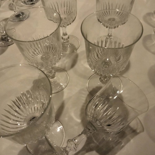 Ribbed vintage stemmed glasses like new, set of 9 (6 large + 3 smaller)