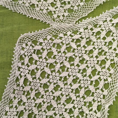 Vintage crochet doily set like new, 4 pieces diamond shape