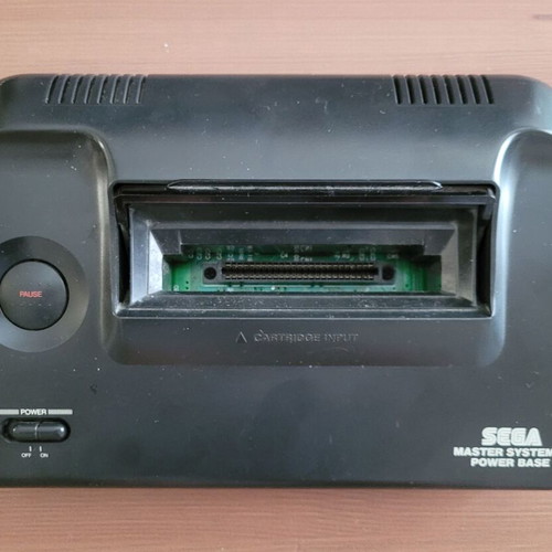 Sega Master System II console used, complete package with original controller