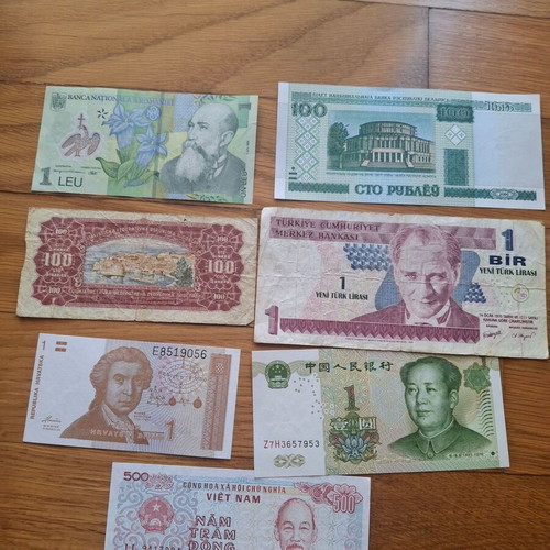 Banknotes used, set of 37 from around the world