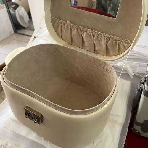 Medium leatherette vanity case with mirror like new