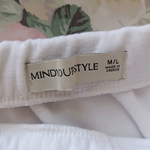 Mind Your Style skirt like new, white, size M/L
