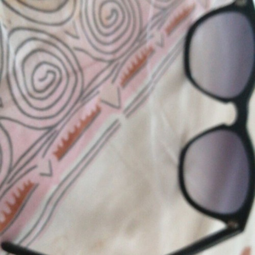 Simple sunglasses, black and white