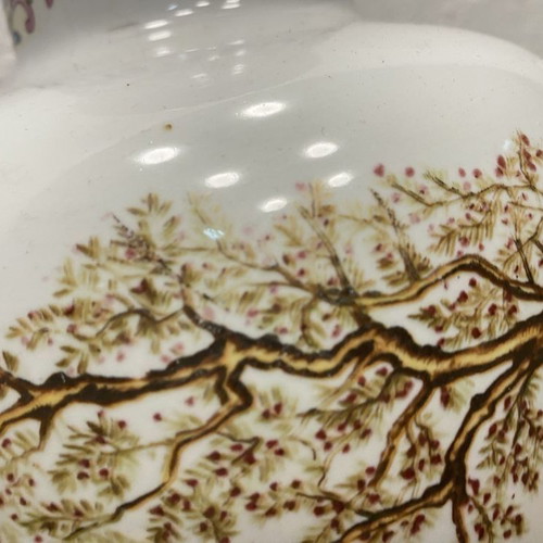 Italian vase used in Chinese style from 1950-60s