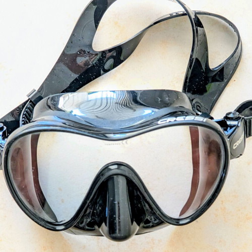 Cressi silicone frameless diving mask, black, small internal volume