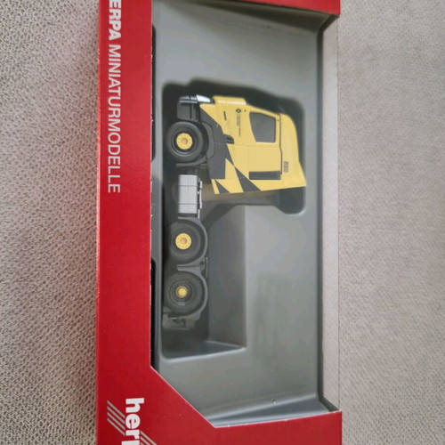 Μινιατούρα Herpa Renault T tractor 6×2 1:87 καινούργιο