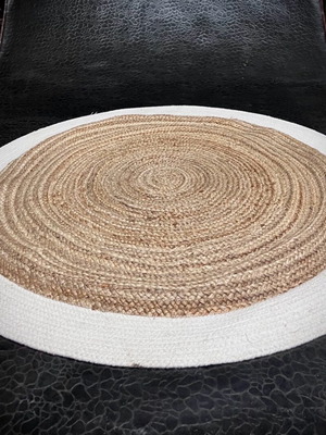 Woven straw rug like new, size 1.20 m diameter
