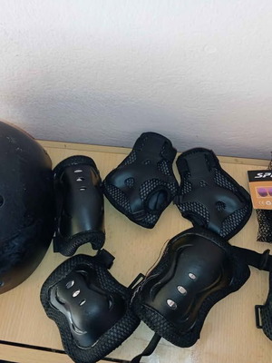 Children's Bicycle Helmet and Protective Gear like new