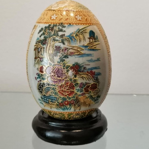 Chinoiserie egg used porcelain decoration with base