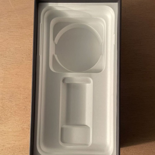 iPhone 8 64GB empty box black like new with 2 Apple stickers