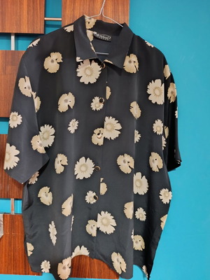 Vintage floral shirt like new, size XXL, black and beige