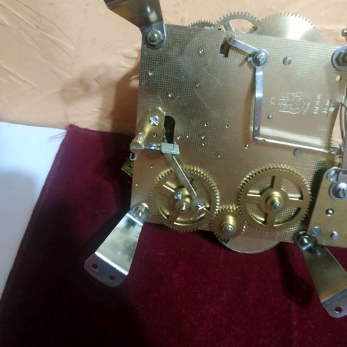 Wall clock mechanism like new with 6 hammers, gold color