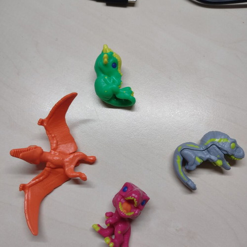 Dinosaur figures like new, set of 4