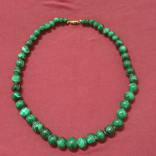 Vintage necklace with malachite semiprecious stones, like new