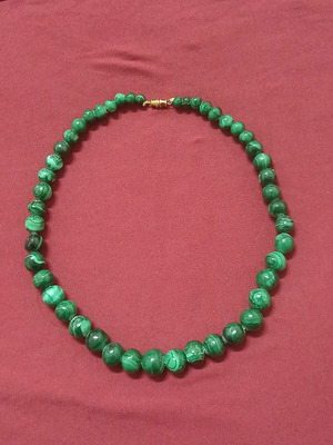 Vintage necklace with malachite semiprecious stones, like new