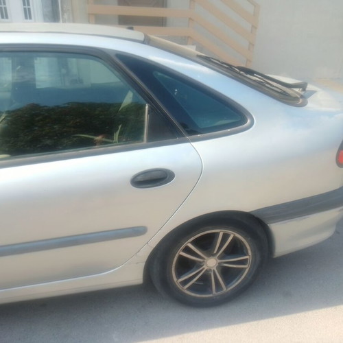 Renault Laguna 1600 16v sedan manual, used, gas, 1999