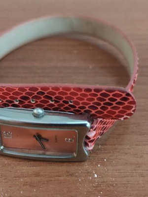 Women's wristwatch used