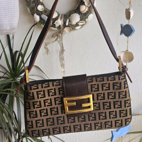 Τσάντα Fendi χειρός μεταχειρισμένη, καφέ με χρυσαφί λεπτομέρειες