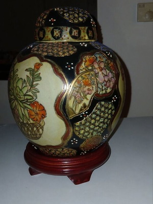 Vintage διακοσμητικό βάζο oriental με ξύλινη βάση σαν καινούργιο