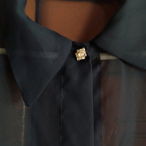 Blouse 3/4 with transparency and gold button like new, black