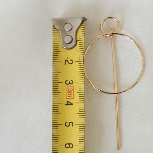 Minimal gold-tone earrings with geometric elements, new