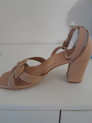 Beige platform sandals size 40 like new