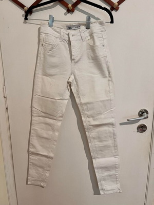 White Zara jeans size 34 like new with detail on the legs
