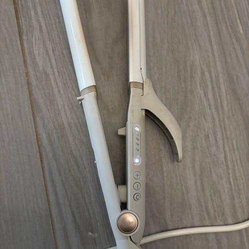 Izzy hair straightener and curler used