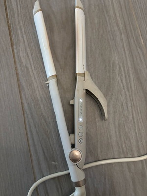 Izzy hair straightener and curler used