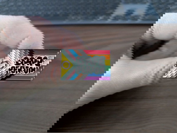 Pin "Safe Person"