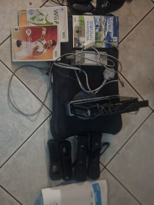 Nintendo Wii σαν καινούργιο με αξεσουάρ και 4 παιχνίδια