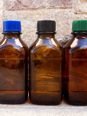 Μπουκάλια amber glass σαν καινούργια, σετ 3, 500 ml με καπάκια ασφαλείας