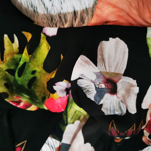 Beige pants like new with floral top gift