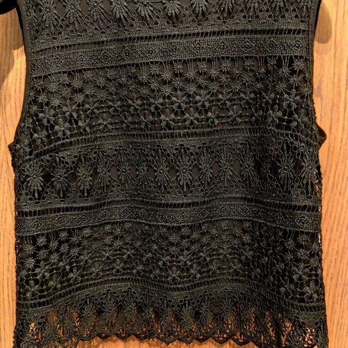 Black lace top like new, size small