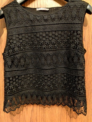 Black lace top like new, size small