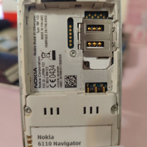 Nokia 6110 Navigator used without battery and charger