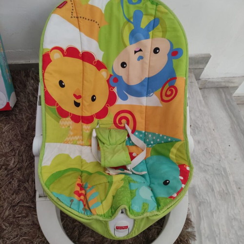 Kangaroo baby set like new with chair, relax and car seat