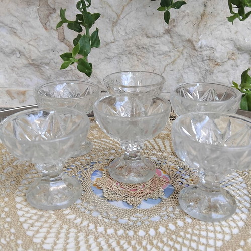 Vintage crystal liqueur glasses set of 6, like new, 1960s