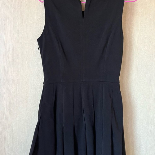 Black wool dress with pleats, like new, size S