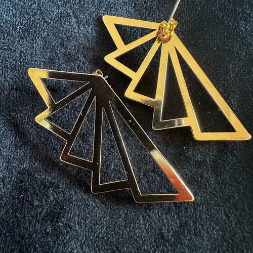 Modern earrings with irregular shape new