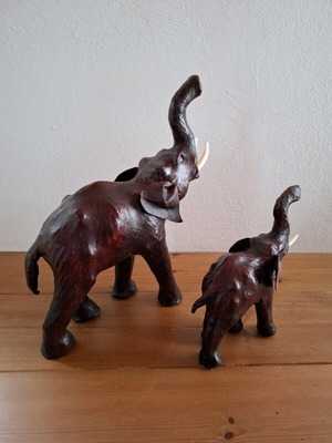 Elephant set decorative like new