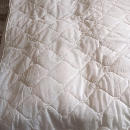 Mattress cover for single bed 2.00-1.03 white quilted like new