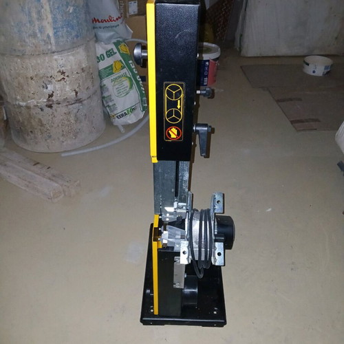 Dewalt DW876 bandsaw like new with 1000W power and 200mm blade