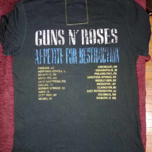 Guns n' Roses tour T-shirt like new, Amplified, size M, black multicolor