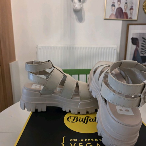Buffalo Gladiator beige sandals like new, leather, size 38
